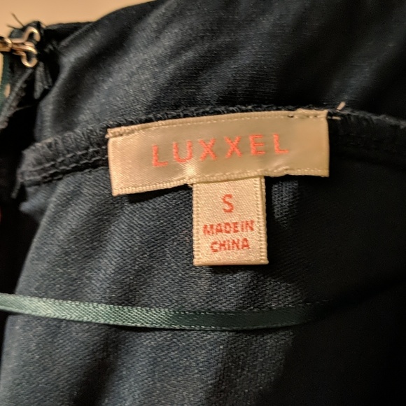 A long evening gown - Picture 3 of 4